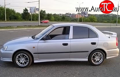 6 549 р. Пороги накладки Street Hyundai Accent седан ТагАЗ (2001-2012) (Неокрашенные)  с доставкой в г. Йошкар-Ола