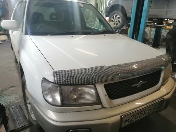 2 369 р. Дефлектор капота CA-Plastiс  Subaru Forester  SF (1997-2000) дорестайлинг (Шелкография карбон-серебро)  с доставкой в г. Йошкар-Ола. Увеличить фотографию 3