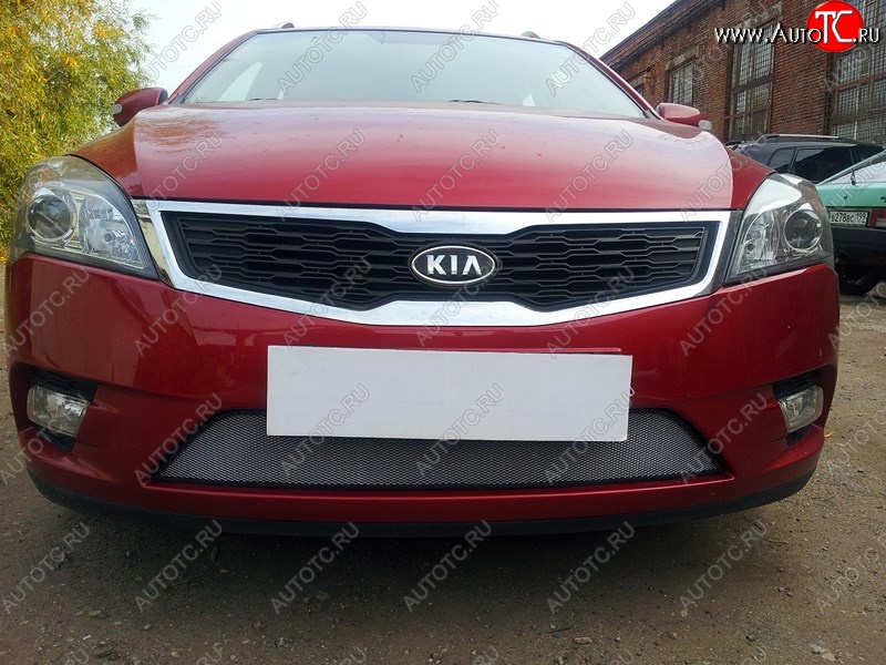 1 539 р. Защитная сетка на бампер Russtal (хром)  KIA Ceed  1 ED (2010-2012) рестайлинг универсал, рестайлинг, хэтчбэк 5 дв.  с доставкой в г. Йошкар-Ола