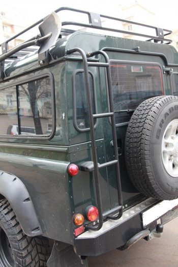 5 749 р. Лестница на крышу РИФ Land Rover Defender 110 1 L316 рестайлинг 5дв. (2007-2016)  с доставкой в г. Йошкар-Ола. Увеличить фотографию 2