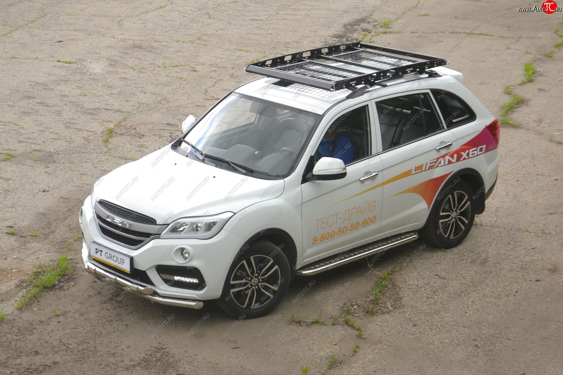 25 999 р. Порожки для ног из трубы Ø51 с алюминиевой площадкой Petroil Tuning Lifan X60 2-ой рестайлинг (2016-2024) (Нержавеющая полированная сталь)  с доставкой в г. Йошкар-Ола