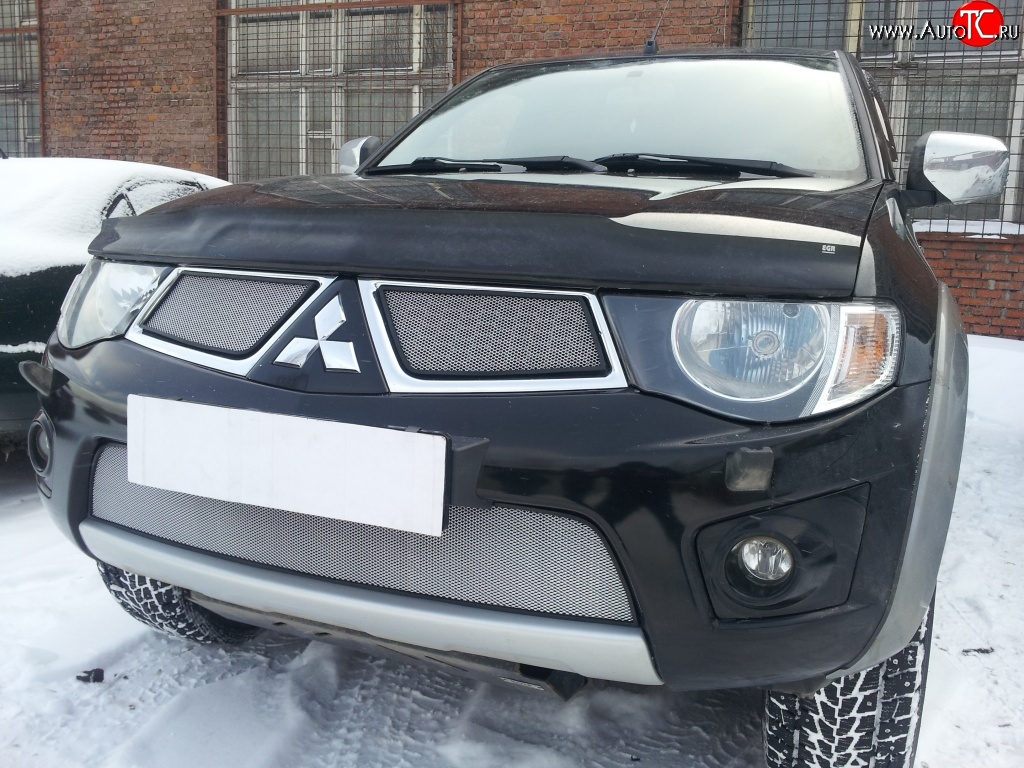 1 539 р. Нижняя сетка на бампер Russtal (хром) Mitsubishi L200 4  дорестайлинг (2006-2014)  с доставкой в г. Йошкар-Ола