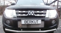 Декоративная вставка воздухозаборника (рестайлинг) Berkut Mitsubishi Pajero 4 V90 дорестайлинг (2006-2011)