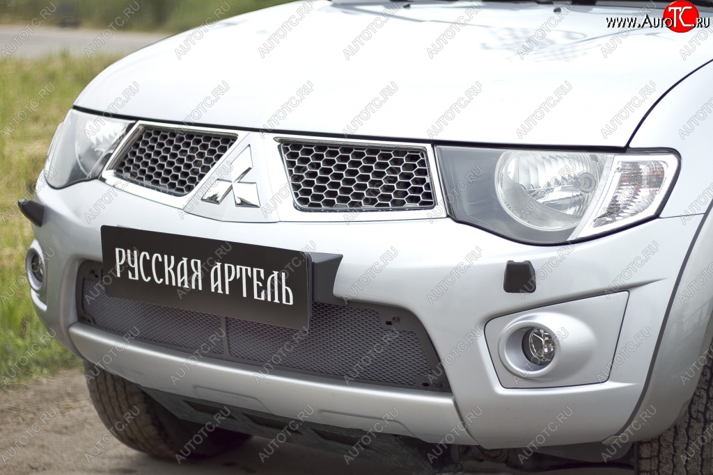 2 179 р. Защитная сетка решетки переднего бампера РА Mitsubishi Pajero Sport PB дорестайлинг (2008-2013)  с доставкой в г. Йошкар-Ола