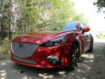 4 599 р. Защитная сетка в бампер (низ, ячейка 4х10 мм) Alfeco Премиум Mazda 3/Axela BM дорестайлинг седан (2013-2016) (Хром)  с доставкой в г. Йошкар-Ола. Увеличить фотографию 2