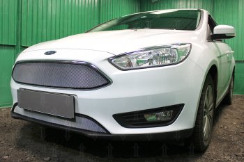 3 499 р. Защитная сетка в бампер (низ, ячейка 3х7 мм) Alfeco Стандарт  Ford Focus  3 (2014-2019) седан рестайлинг, универсал рестайлинг, хэтчбэк рестайлинг (Хром)  с доставкой в г. Йошкар-Ола. Увеличить фотографию 3