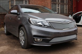 3 299 р. Защитная сетка в бампер (низ, ячейка 3х7 мм) Alfeco Стандарт KIA Rio 3 QB рестайлинг седан (2015-2017) (Хром)  с доставкой в г. Йошкар-Ола. Увеличить фотографию 2