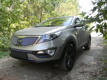 4 299 р. Защитная сетка в бампер (верх, ячейка 3х7 мм) Alfeco Стандарт  KIA Sportage  3 SL (2010-2014) дорестайлинг (Хром)  с доставкой в г. Йошкар-Ола. Увеличить фотографию 2