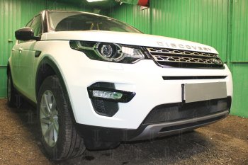 3 199 р. Защитная сетка в бампер (низ, ячейка 3х7 мм) Alfeco Стандарт Land Rover Discovery Sport L550 дорестайлинг (2014-2019) (Чёрная)  с доставкой в г. Йошкар-Ола. Увеличить фотографию 3