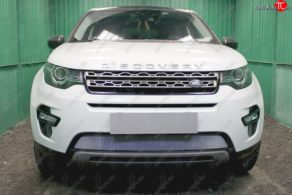 3 399 р. Защитная сетка в бампер (низ, ячейка 3х7 мм) Alfeco Стандарт Land Rover Discovery Sport L550 дорестайлинг (2014-2019) (Хром)  с доставкой в г. Йошкар-Ола