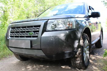 3 999 р. Защитная сетка в бампер (низ, ячейка 3х7 мм) Alfeco Стандарт  Land Rover Freelander  L359 (2006-2010) дорестайлинг (Хром)  с доставкой в г. Йошкар-Ола. Увеличить фотографию 3