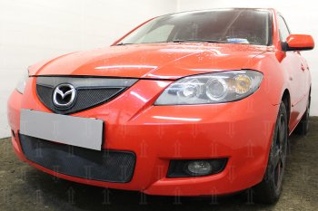 3 599 р. Защитная сетка в бампер (низ, ячейка 3х7 мм) Alfeco Стандарт  Mazda 3/Axela  BK (2006-2009) рестайлинг седан (Чёрная)  с доставкой в г. Йошкар-Ола. Увеличить фотографию 3