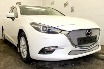 3 589 р. Защитная сетка в бампер (низ, ячейка 3х7 мм) Alfeco Стандарт  Mazda 3/Axela  BM (2016-2019) рестайлинг седан, рестайлинг, хэтчбэк (Хром)  с доставкой в г. Йошкар-Ола. Увеличить фотографию 3