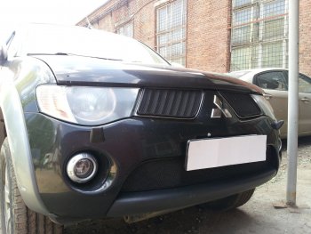 3 169 р. Защитная сетка в бампер (низ, ячейка 3х7 мм) Alfeco Стандарт Mitsubishi L200 4  дорестайлинг (2006-2014) (Чёрная)  с доставкой в г. Йошкар-Ола. Увеличить фотографию 3