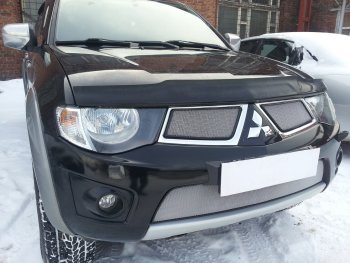 3 279 р. Защитная сетка в бампер (низ, ячейка 3х7 мм) Alfeco Стандарт Mitsubishi L200 4  дорестайлинг (2006-2014) (Хром)  с доставкой в г. Йошкар-Ола. Увеличить фотографию 3