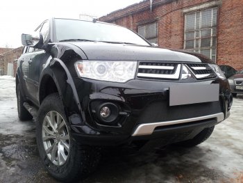 3 089 р. Защитная сетка в бампер (низ, ячейка 3х7 мм) Alfeco Стандарт  Mitsubishi L200  4 - Pajero Sport  PB (Чёрная)  с доставкой в г. Йошкар-Ола. Увеличить фотографию 2