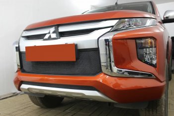 3 099 р. Защитная сетка в бампер (низ, ячейка 3х7 мм) Alfeco Стандарт  Mitsubishi L200  5 KK,KL (2018-2022) рестайлинг (Чёрная)  с доставкой в г. Йошкар-Ола. Увеличить фотографию 3