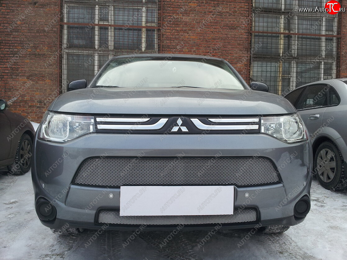 6 499 р. Защитная сетка в бампер (2 части, ячейка 3х7 мм) Alfeco Стандарт Mitsubishi Outlander GF дорестайлинг (2012-2014) (Хром)  с доставкой в г. Йошкар-Ола