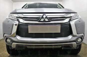 4 299 р. Защитная сетка в бампер (низ, ячейка 3х7 мм) Стрелка11 Стандарт  Mitsubishi Pajero Sport  QE (2015-2021) дорестайлинг (Чёрная)  с доставкой в г. Йошкар-Ола. Увеличить фотографию 1