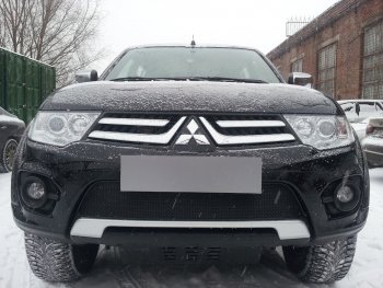 Защитная сетка в бампер (низ, ячейка 4х10 мм) Alfeco Премиум Mitsubishi L200 4  рестайлинг (2013-2016) ()