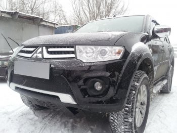 4 299 р. Защитная сетка в бампер (низ, ячейка 4х10 мм) Alfeco Премиум  Mitsubishi L200  4 - Pajero Sport  PB (Чёрная)  с доставкой в г. Йошкар-Ола. Увеличить фотографию 3