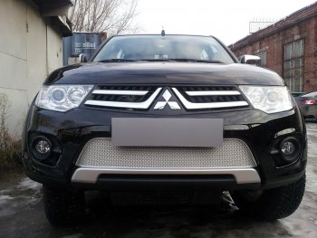 4 299 р. Защитная сетка в бампер (низ, ячейка 4х10 мм) Alfeco Премиум  Mitsubishi L200  4 - Pajero Sport  PB (Хром)  с доставкой в г. Йошкар-Ола. Увеличить фотографию 1