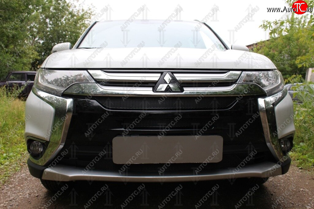 10 399 р. Защитная сетка в бампер (3 части, ячейка 4х10 мм) Alfeco Премиум Mitsubishi Outlander GF 2-ой рестайлинг (2015-2018) (Чёрная)  с доставкой в г. Йошкар-Ола