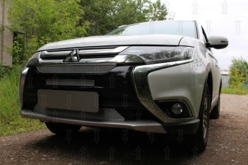 8 999 р. Защитная сетка в бампер (3 части, ячейка 4х10 мм) Alfeco Премиум Mitsubishi Outlander GF 2-ой рестайлинг (2015-2018) (Хром)  с доставкой в г. Йошкар-Ола. Увеличить фотографию 3