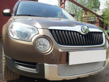 4 299 р. Защитная сетка в бампер (низ, ячейка 4х10 мм) Стрелка11 Премиум Skoda Yeti (2009-2013) (Хром)  с доставкой в г. Йошкар-Ола. Увеличить фотографию 4