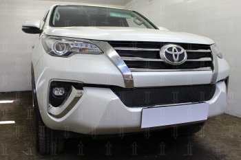 4 999 р. Защитная сетка в бампер (низ, ячейка 4х10 мм) Стрелка11 Премиум Toyota Fortuner AN160 дорестайлинг (2015-2020) (Чёрная)  с доставкой в г. Йошкар-Ола. Увеличить фотографию 3