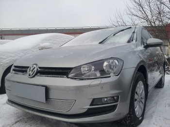 4 299 р. Защитная сетка в бампер (низ, ячейка 4х10 мм) Стрелка11 Премиум Volkswagen Golf 7 дорестайлинг, хэтчбэк 5 дв. (2012-2017) (Хром)  с доставкой в г. Йошкар-Ола. Увеличить фотографию 2