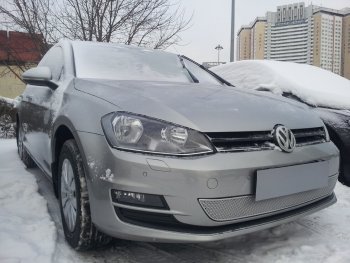 4 299 р. Защитная сетка в бампер (низ, ячейка 4х10 мм) Стрелка11 Премиум Volkswagen Golf 7 дорестайлинг, хэтчбэк 5 дв. (2012-2017) (Хром)  с доставкой в г. Йошкар-Ола. Увеличить фотографию 3