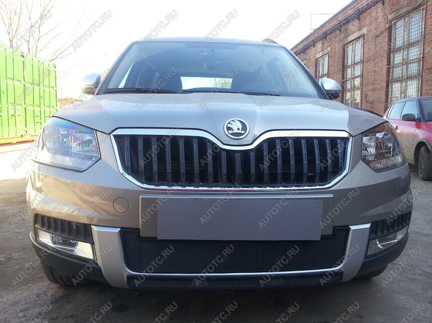 2 299 р. Защита радиатора (нижняя) (Outdoor) Стрелка11 Стандарт Skoda Yeti (2013-2018) (черная)  с доставкой в г. Йошкар-Ола