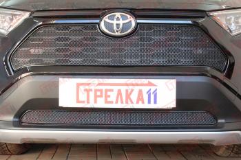 4 849 р. Защита радиатора (верх с парктроником, камерой) Стрелка11 Стандарт Toyota RAV4 XA50 5 дв. дорестайлинг (2018-2025) (черная)  с доставкой в г. Йошкар-Ола. Увеличить фотографию 2