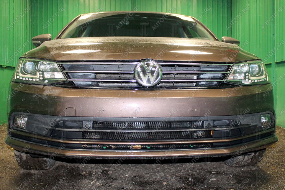 5 799 р. Защита радиатора (3 части с парктроником) Стрелка11 Стандарт Volkswagen Jetta A6 седан рестайлинг (2015-2018) (черная)  с доставкой в г. Йошкар-Ола