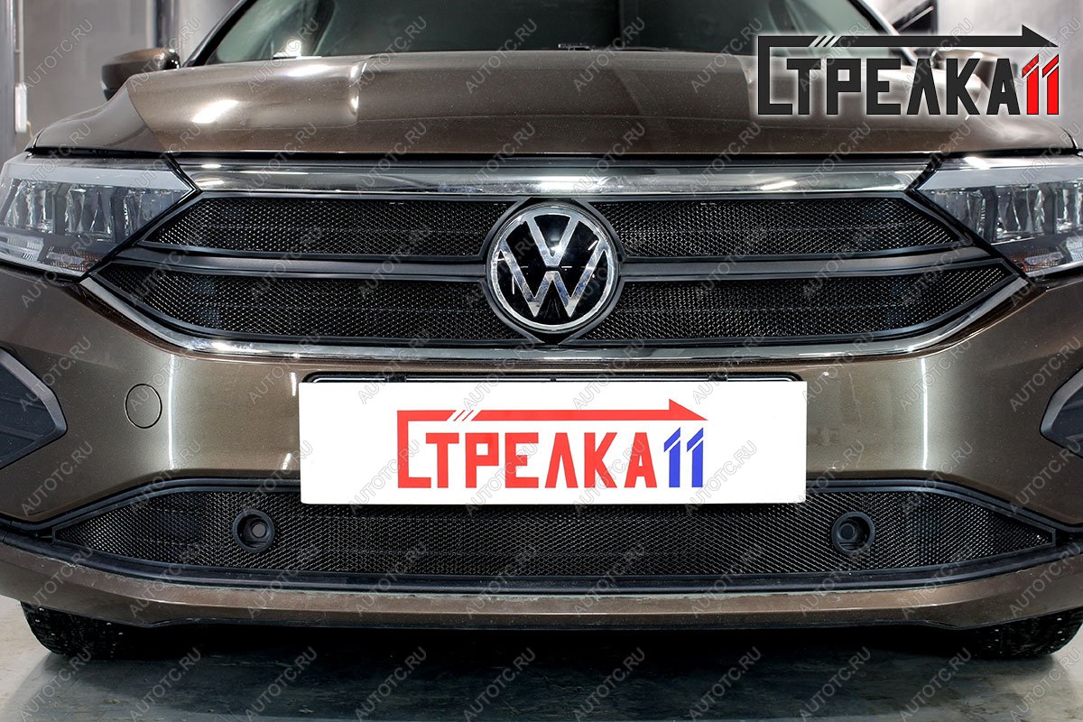 5 749 р. Защита радиатора (верх 4 части) Exclusive Стрелка11 Стандарт Volkswagen Polo Mk6 лифтбек (2020-2022) (черная)  с доставкой в г. Йошкар-Ола