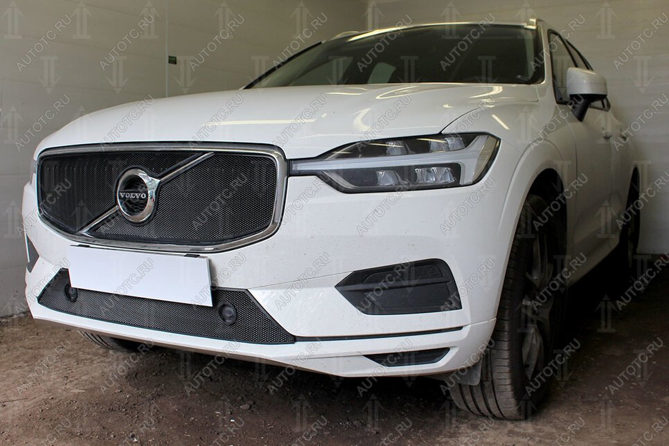 4 849 р.  Защита радиатора (Momentum) (верх 2 части) Стрелка11 Стандарт  Volvo XC60 (2017-2022) (черная)  с доставкой в г. Йошкар-Ола