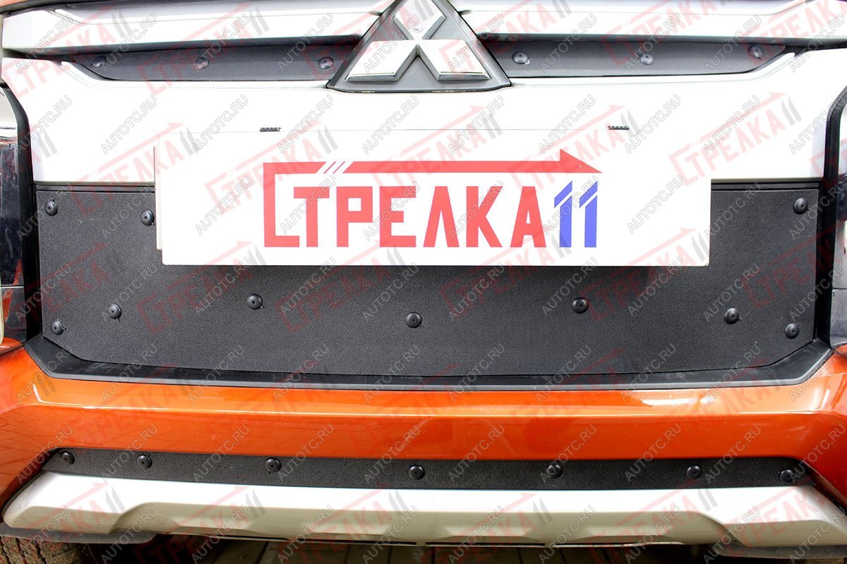 799 р. Зимняя заглушка решетки радиатора (верх) Стрелка11 Mitsubishi L200 5 KK,KL рестайлинг (2018-2022) (черная)  с доставкой в г. Йошкар-Ола