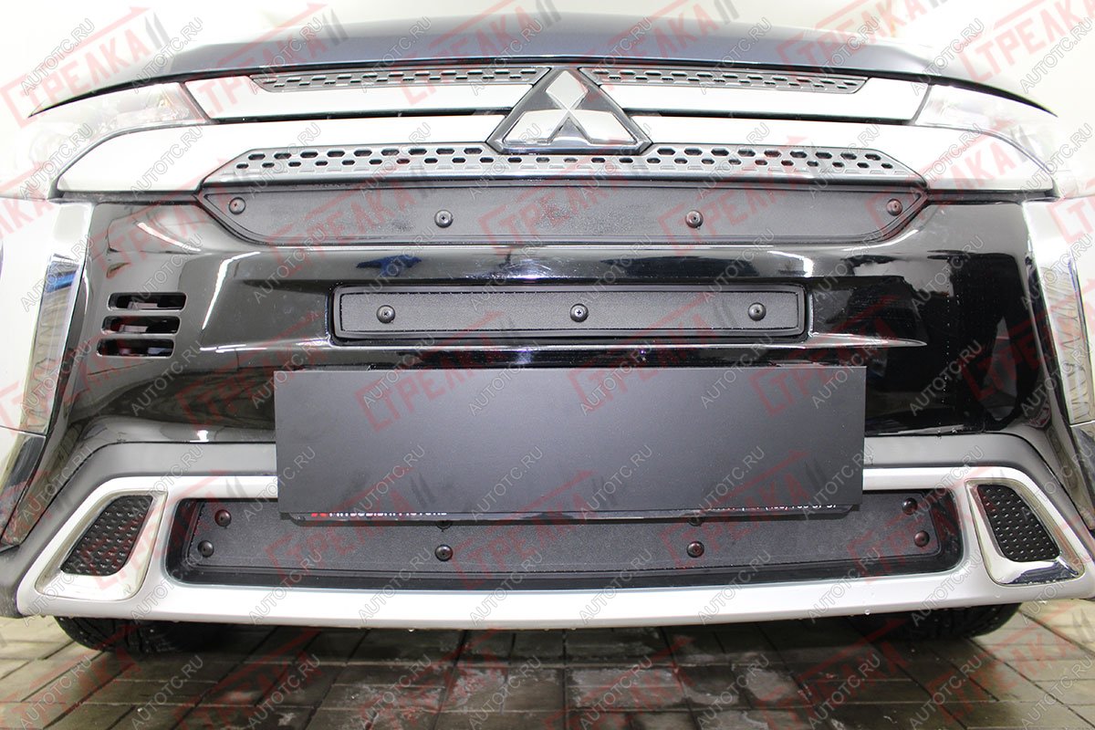 969 р. Зимняя заглушка решетки радиатора (верх, 2 части) Стрелка11  Mitsubishi Outlander  GF (2018-2022) 3-ий рестайлинг (черная)  с доставкой в г. Йошкар-Ола