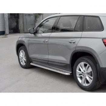 25 849 р. Порожки для ног (труба Ø42) SLITKOFF  Skoda Kodiaq  NU7 (2017-2021) дорестайлинг (Вариант 2 (лист алюм, проф.сталь))  с доставкой в г. Йошкар-Ола. Увеличить фотографию 3