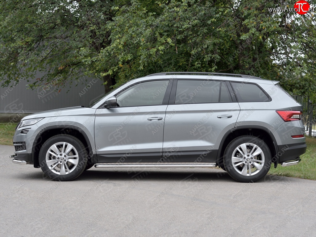 25 849 р. Порожки для ног (труба Ø42) SLITKOFF  Skoda Kodiaq  NU7 (2017-2021) дорестайлинг (Вариант 2 (лист алюм, проф.сталь))  с доставкой в г. Йошкар-Ола