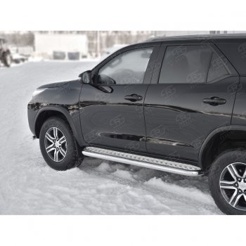 33 999 р. Порожки для ног (труба Ø63) SLITKOFF  Toyota Fortuner  AN160 (2015-2024) дорестайлинг, рестайлинг (лист - алюминий, профиль - сталь)  с доставкой в г. Йошкар-Ола. Увеличить фотографию 3