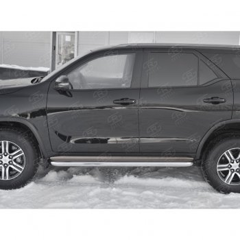 48 999 р. Порожки для ног (труба Ø63) SLITKOFF  Toyota Fortuner  AN160 (2015-2024) дорестайлинг, рестайлинг (лист - нержавейка, профиль - нержавейка)  с доставкой в г. Йошкар-Ола. Увеличить фотографию 2