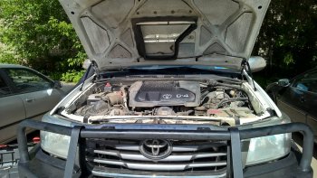 Упоры капота Russtal Toyota Hilux AN10,AN20 дорестайлинг (2004-2008)