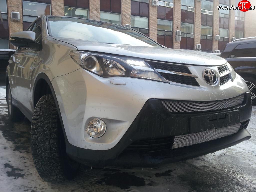 1 539 р. Сетка верхнего воздухозаборника переднего бампера Russtal  Toyota RAV4  XA40 (2012-2015) 5 дв. дорестайлинг (хром)  с доставкой в г. Йошкар-Ола