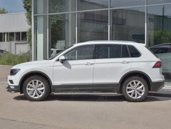 31 649 р. Защита порогов (Ø120х60 мм с проступью, NOT R-LINE) Russtal Volkswagen Tiguan Mk2 рестайлинг (2020-2022) (полированная нержавейка)  с доставкой в г. Йошкар-Ола. Увеличить фотографию 2